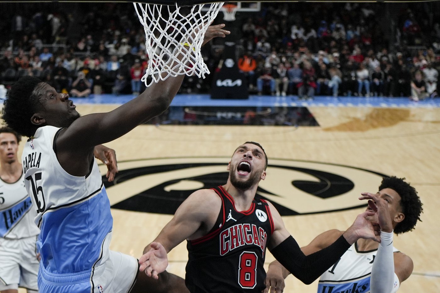 Hawks erase 21-point deficit by scoring 50 in the 4th quarter in a 141-133 win over the Bulls | iNFOnews.ca