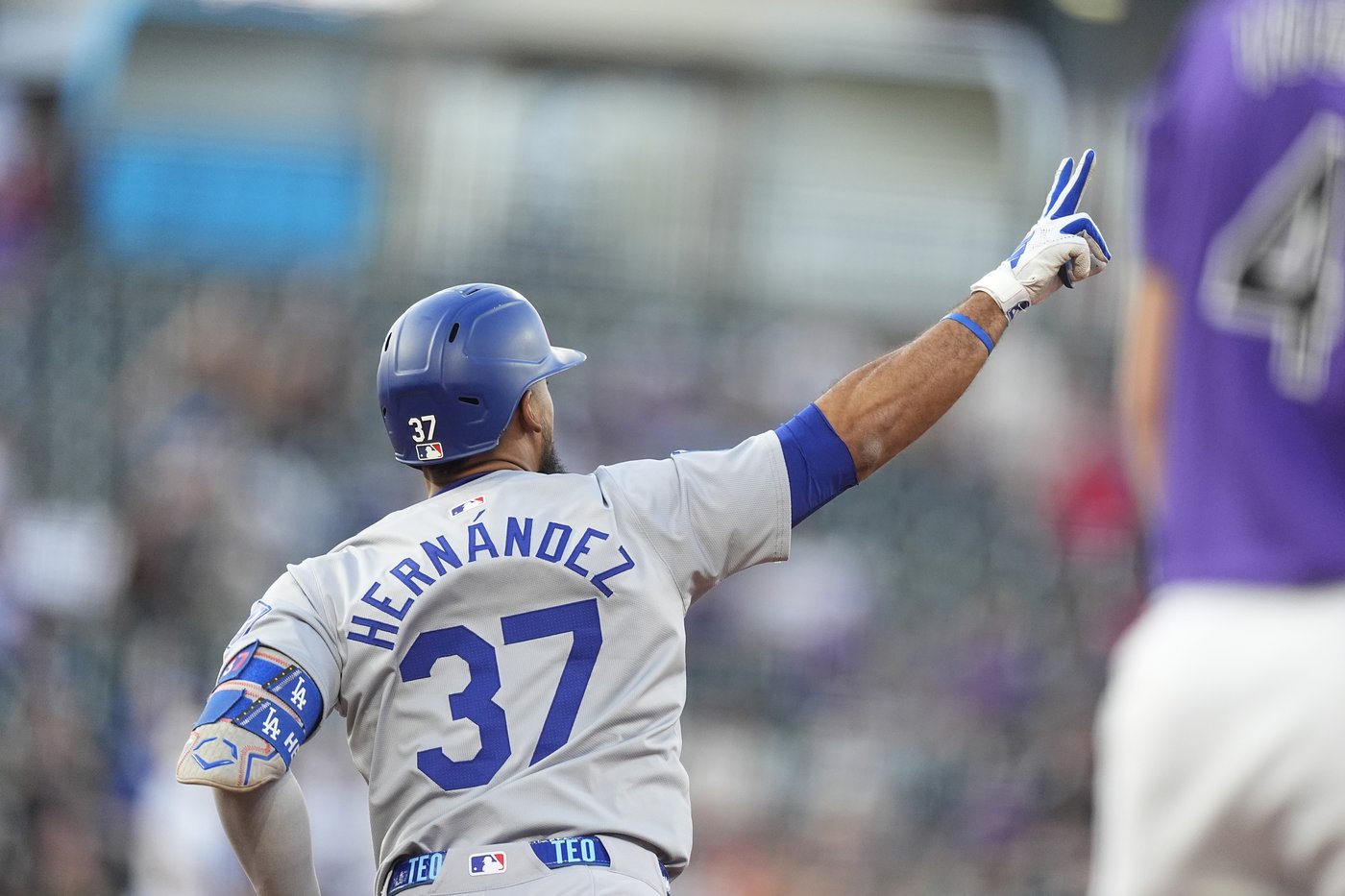 Ohtani launches homer No. 54, steals 57th base as NL West-champion Dodgers power by Rockies 11-4 | iNFOnews.ca Ohtani launches homer No. 54, steals 57th base as NL West-champion Dodgers power by Rockies 11-4 | iNFOnews.ca
