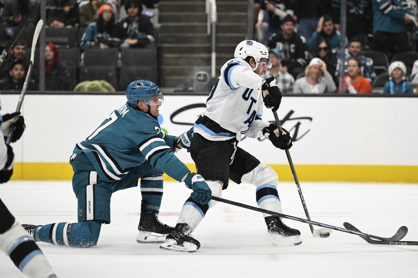 Keller scores power-play goal in the final minute to lift Utah past the Sharks, 4-3 | iNFOnews.ca