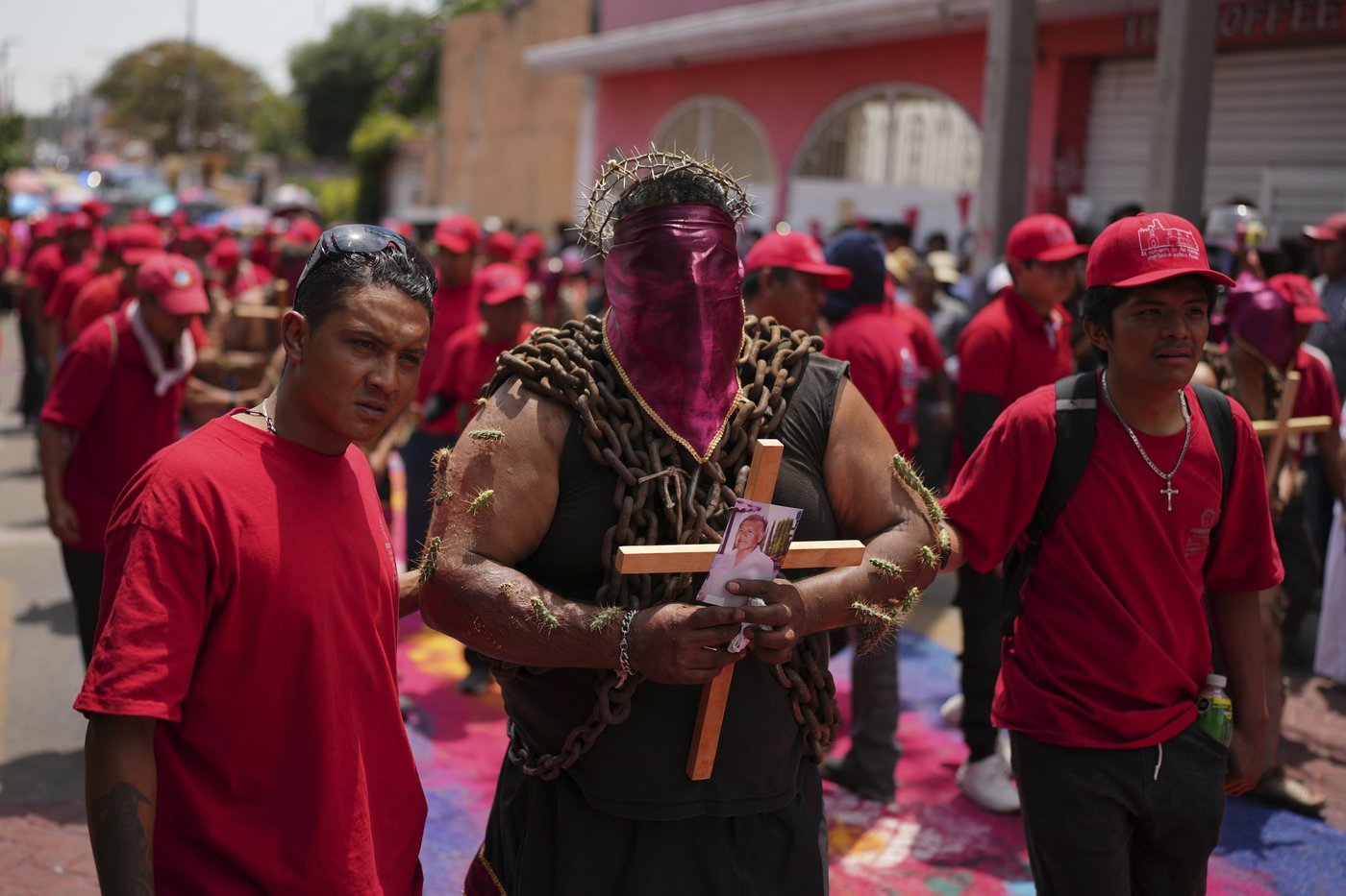 Men toting chains and pierced with cactus keep a Good Friday tradition in Atlixco, Mexico | iNFOnews.ca Men toting chains and pierced with cactus keep a Good Friday tradition in Atlixco, Mexico | iNFOnews.ca