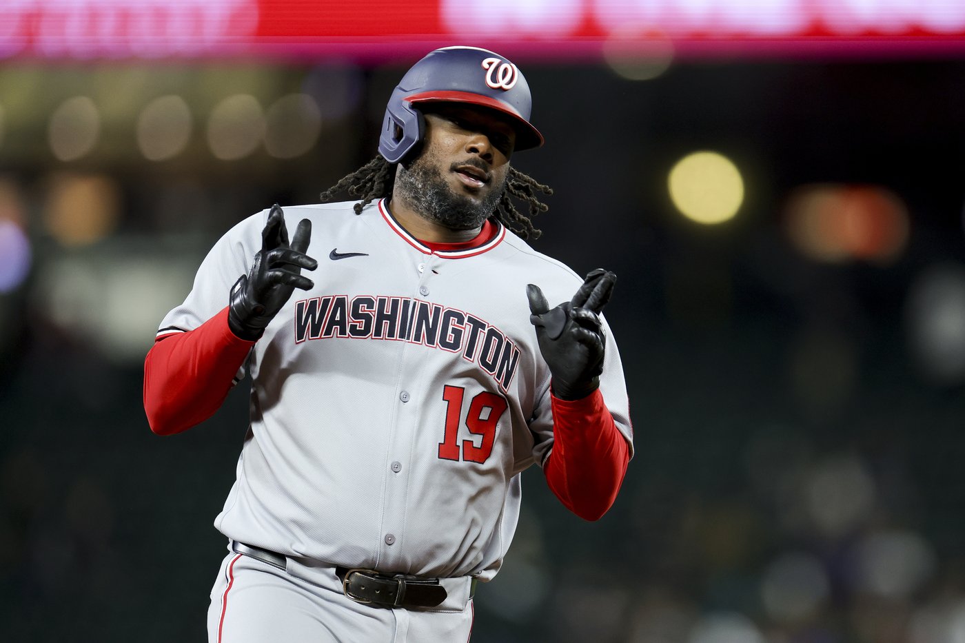 Josh Bell homers in the Nationals' 7-run 10th inning in a 9-3 victory over the Mariners | iNFOnews.ca