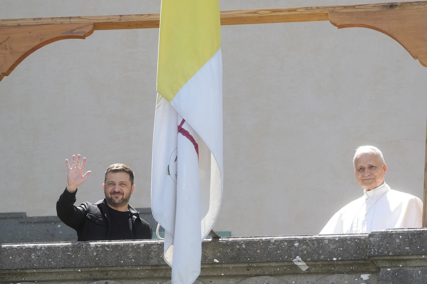 Ukraine's Zelenskyy meets with Pope Leo XIV. Both propose the Vatican as site for peace talks | iNFOnews.ca