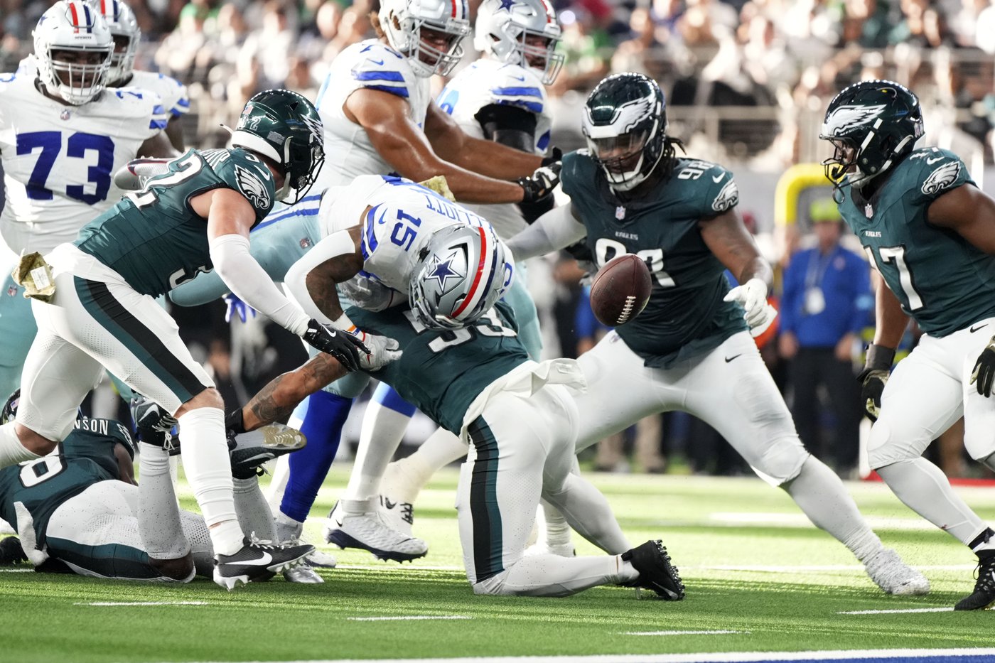 Ezekiel Elliott returns for Cowboys after disciplinary absence and has costly fumble against Eagles | iNFOnews.ca Ezekiel Elliott returns for Cowboys after disciplinary absence and has costly fumble against Eagles | iNFOnews.ca