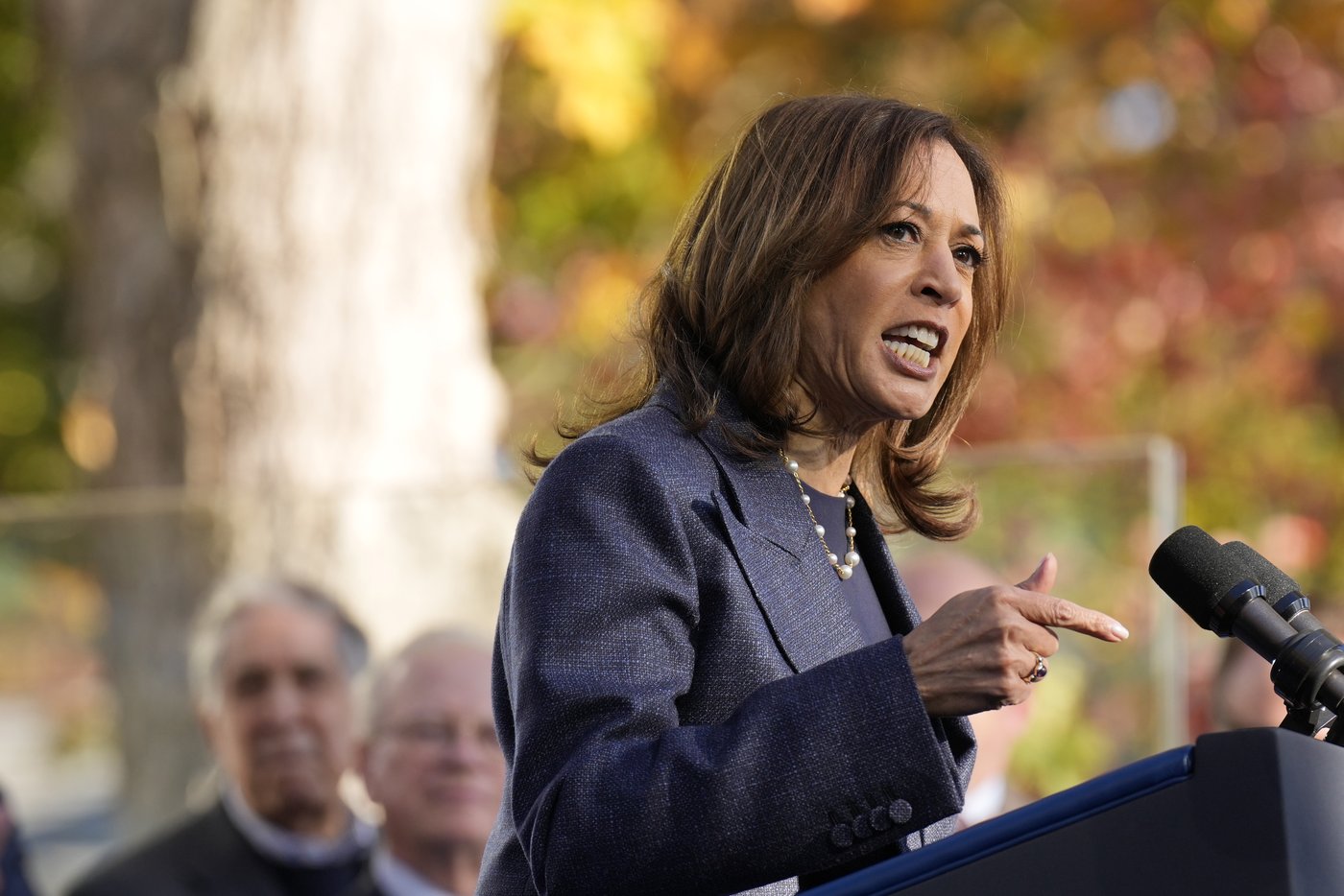 The Latest: Harris keeps a focus on 'blue wall' states in the campaign's final weeks | iNFOnews.ca