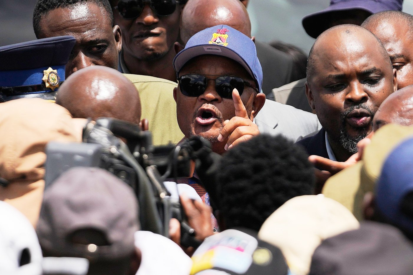 South African president suspends police minister and launches probe into alleged links to criminals | iNFOnews.ca