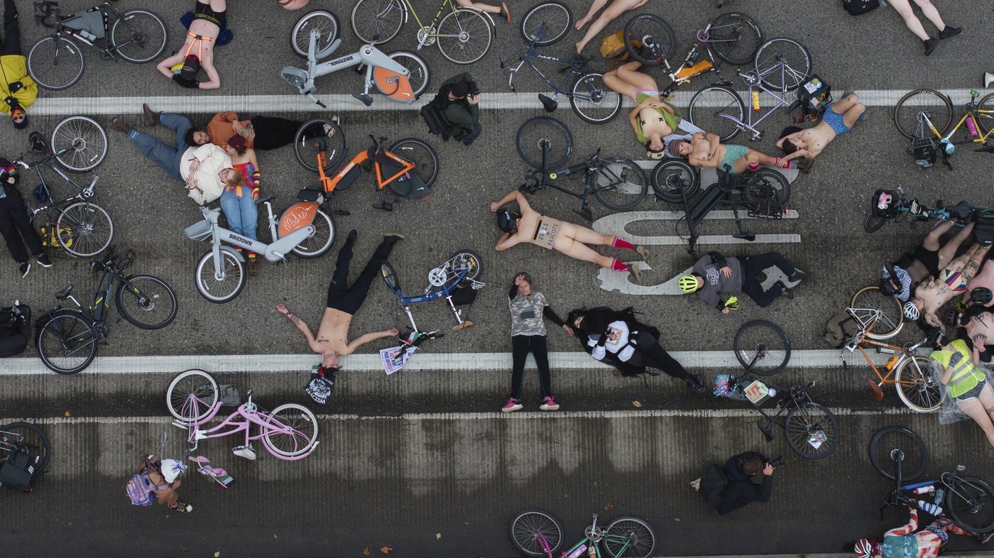 Naked bike riders demonstrate against federal troops in 'quintessentially Portland' protest | iNFOnews.ca Naked bike riders demonstrate against federal troops in 'quintessentially Portland' protest | iNFOnews.ca