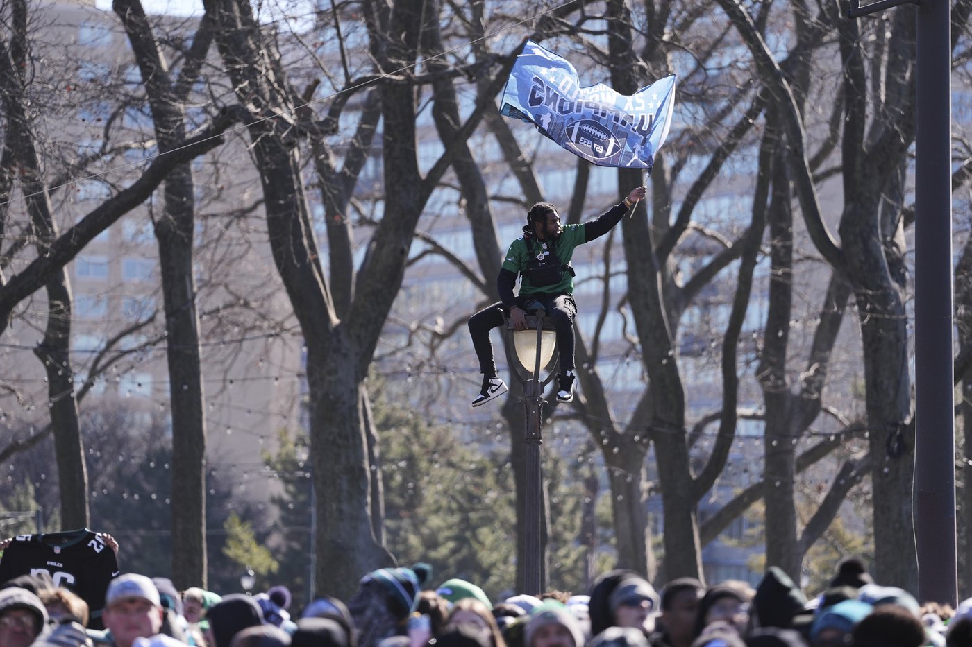 Philadelphia turns green on Valentine’s Day to celebrate Super Bowl champions | iNFOnews.ca
