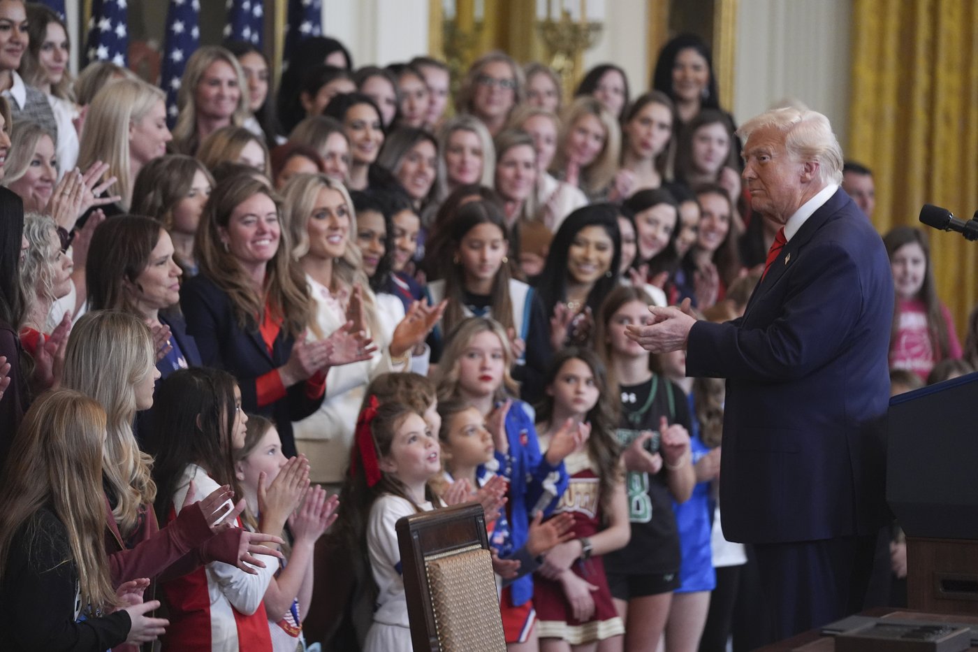 Trump signs executive order intended to bar transgender athletes from girls' and women's sports | iNFOnews.ca