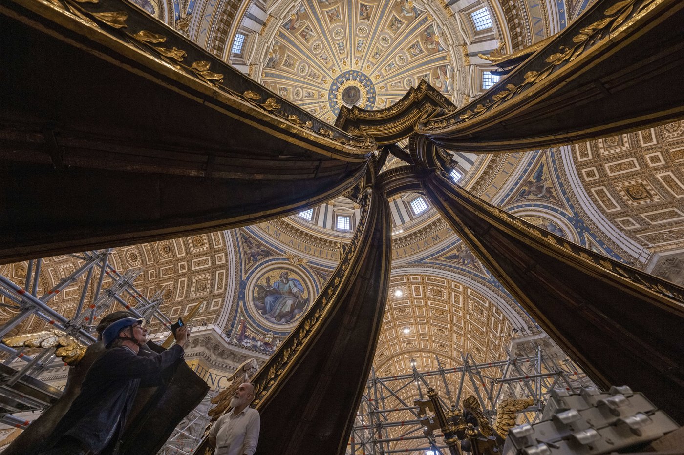 Restorers complete work on the canopy covering St. Peter's main altar ahead of the 2025 Jubilee | iNFOnews.ca