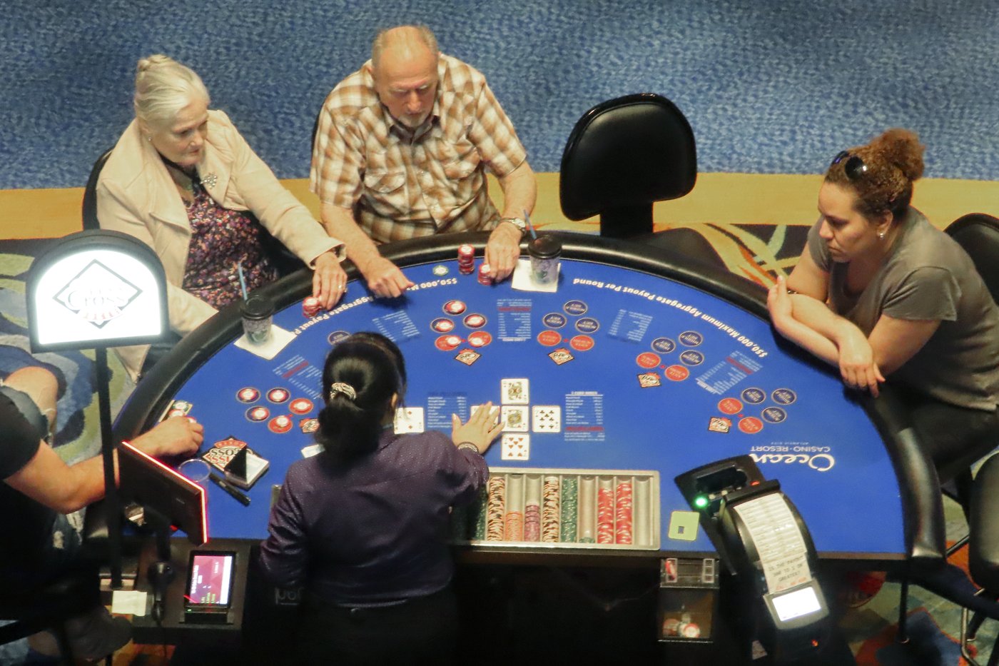 Ex-regulator wants better protection for young adult gamblers, including uniform betting age | iNFOnews.ca