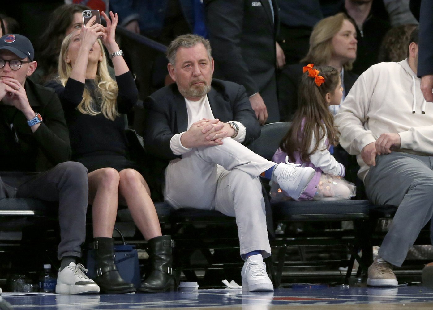 Judge dismisses an assault lawsuit against Knicks owner James Dolan and Harvey Weinstein | iNFOnews.ca