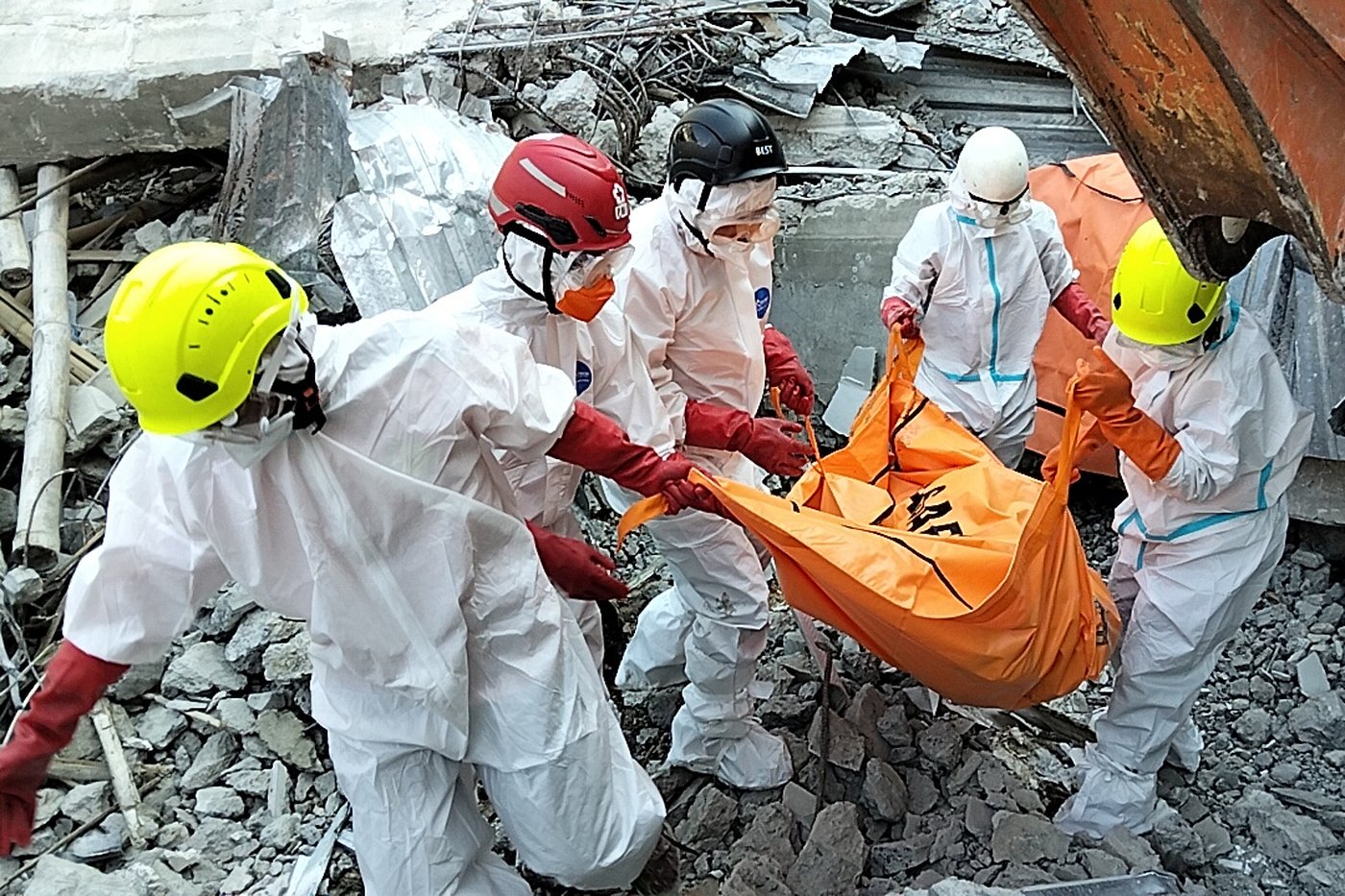 Death toll in Indonesian school collapse rises to 61 as more bodies are recovered | iNFOnews.ca