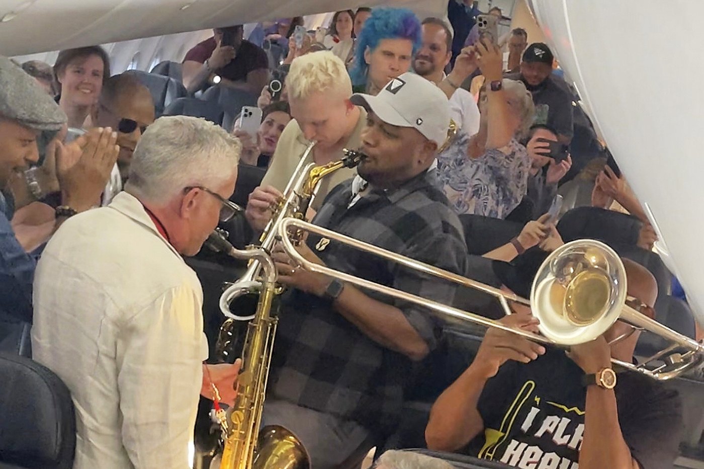 Dave Koz and his band were in flight delay hell. So they picked up their instruments | iNFOnews.ca