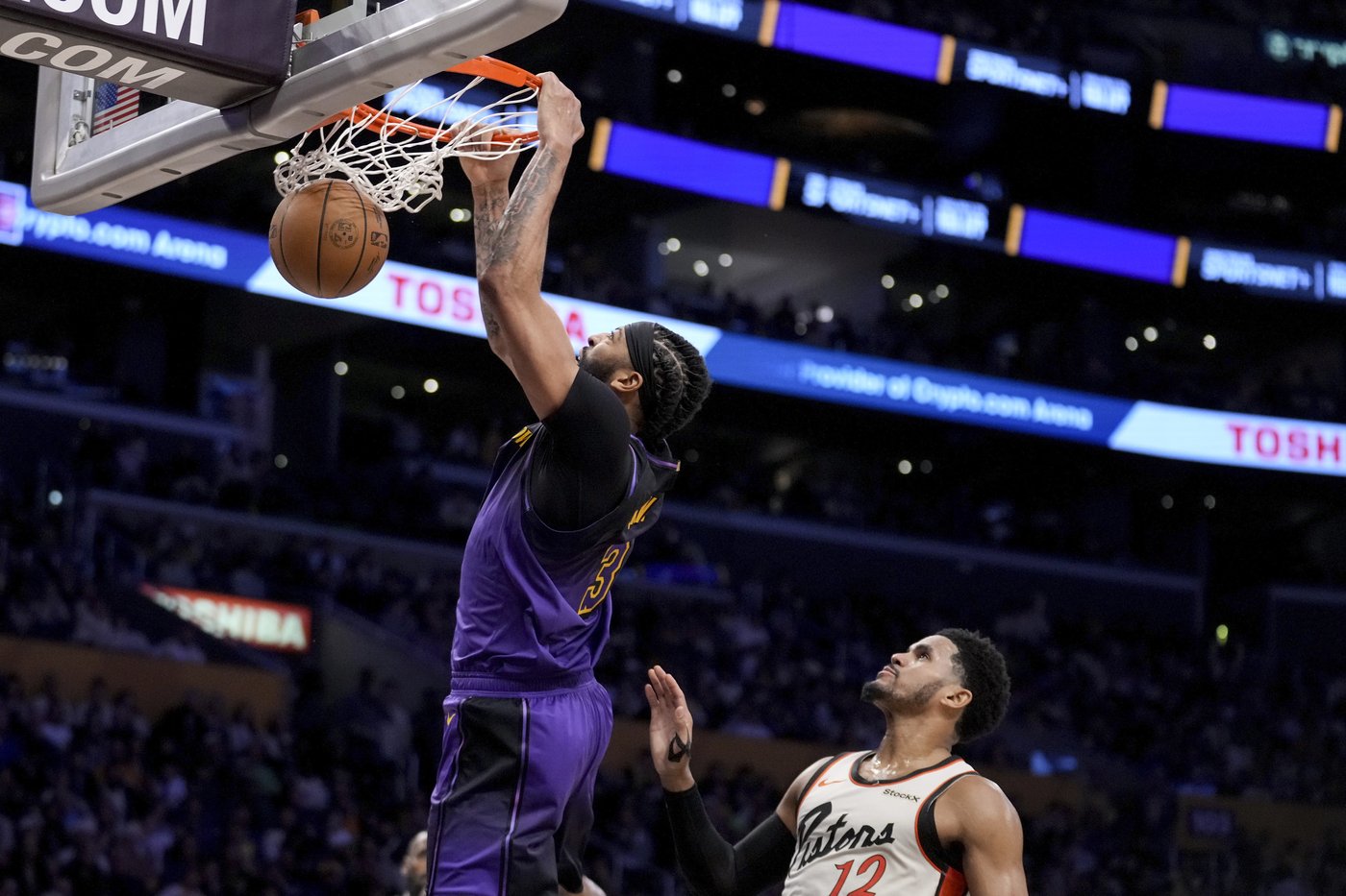 Pistons overcome LeBron's triple-double, beat Lakers 117-114 to sweep their season series | iNFOnews.ca