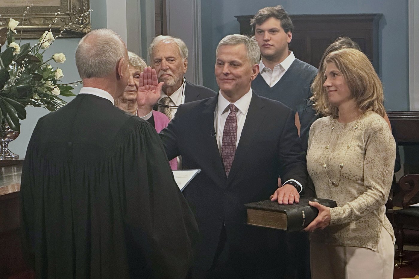 North Carolina’s latest Democratic governor is sworn in | iNFOnews.ca North Carolina’s latest Democratic governor is sworn in | iNFOnews.ca