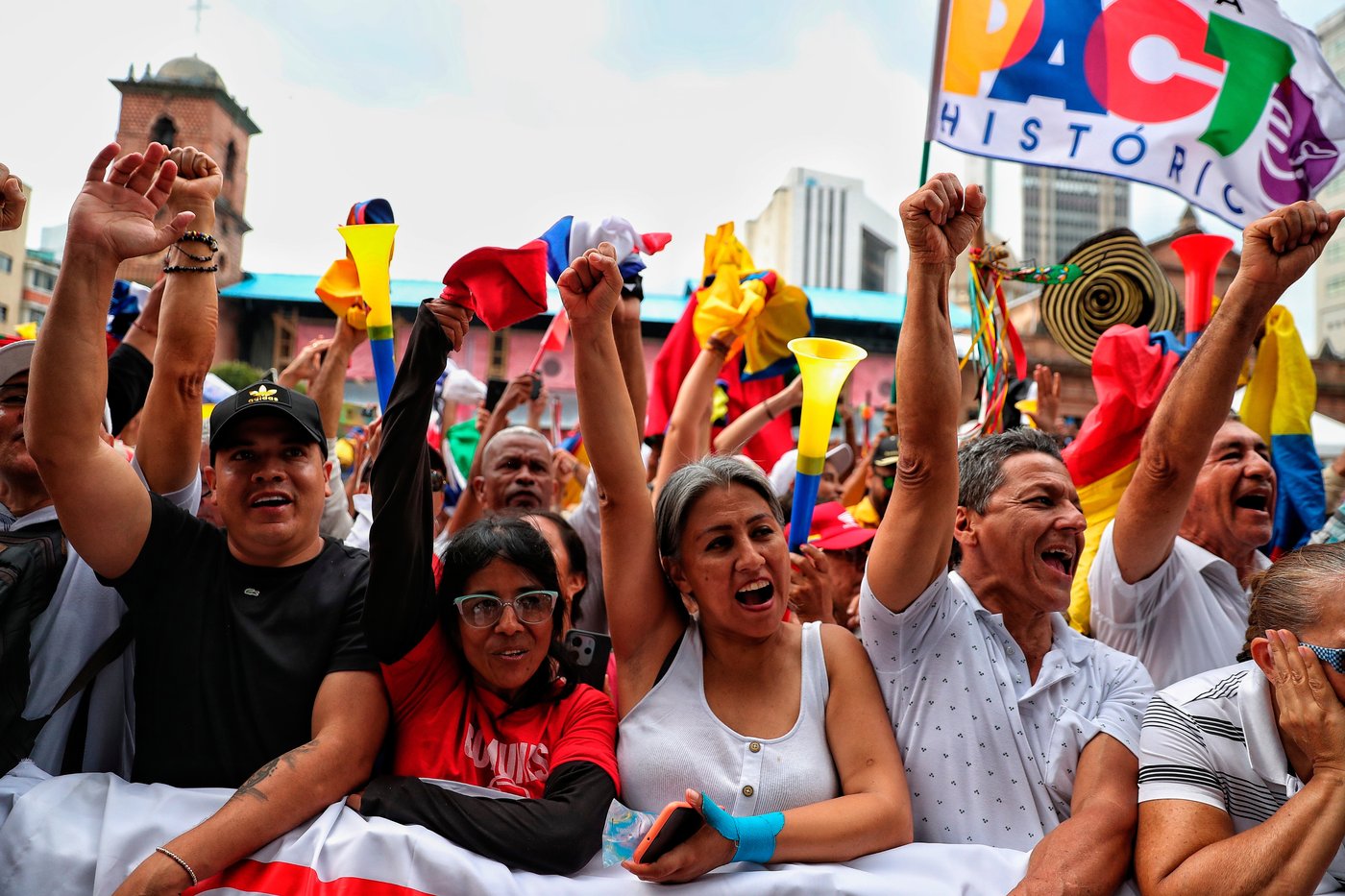 Colombia's president bypasses lawmakers and issues decree to let voters decide on labor reform | iNFOnews.ca Colombia's president bypasses lawmakers and issues decree to let voters decide on labor reform | iNFOnews.ca