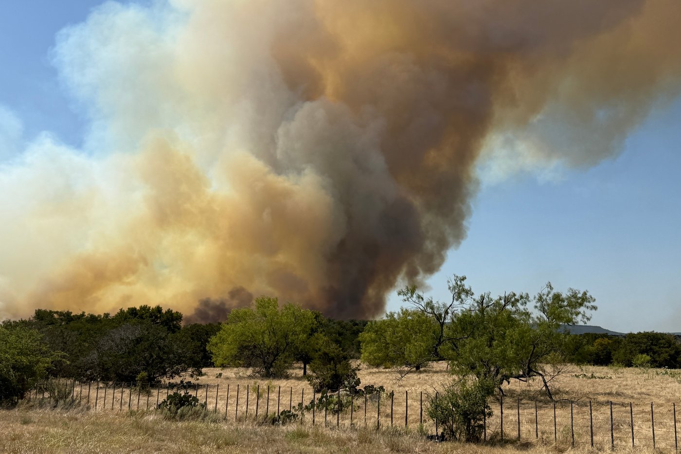 Texas wildfire mushrooms within hours, ripping through ranchlands | iNwheels