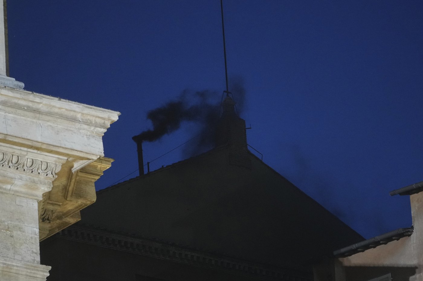 Black smoke pours from Sistine Chapel chimney, indicating no pope was elected as conclave opens | iNFOnews.ca