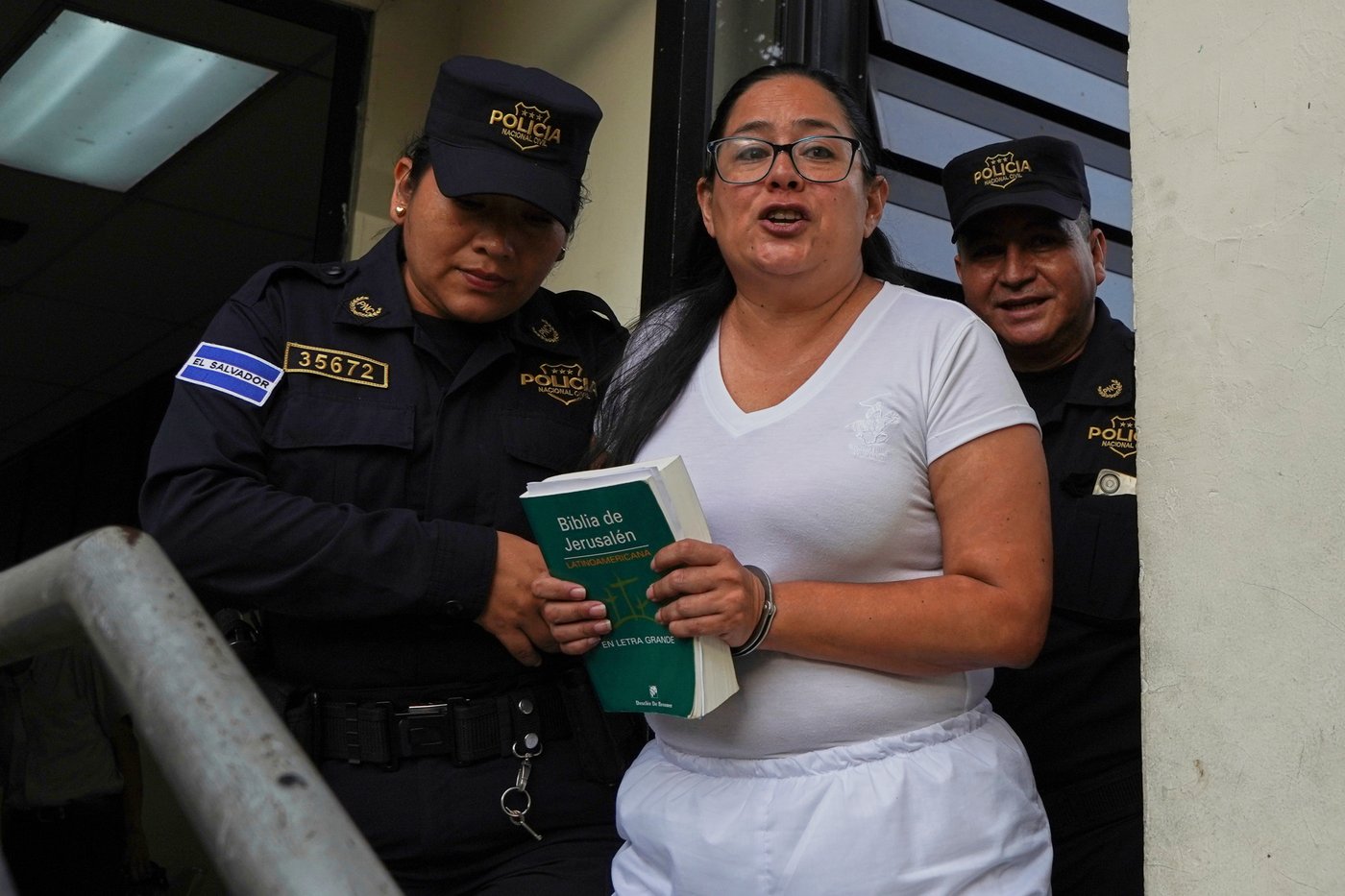 Judge orders El Salvador human rights lawyer jailed for 6 months pending trial | iNFOnews.ca