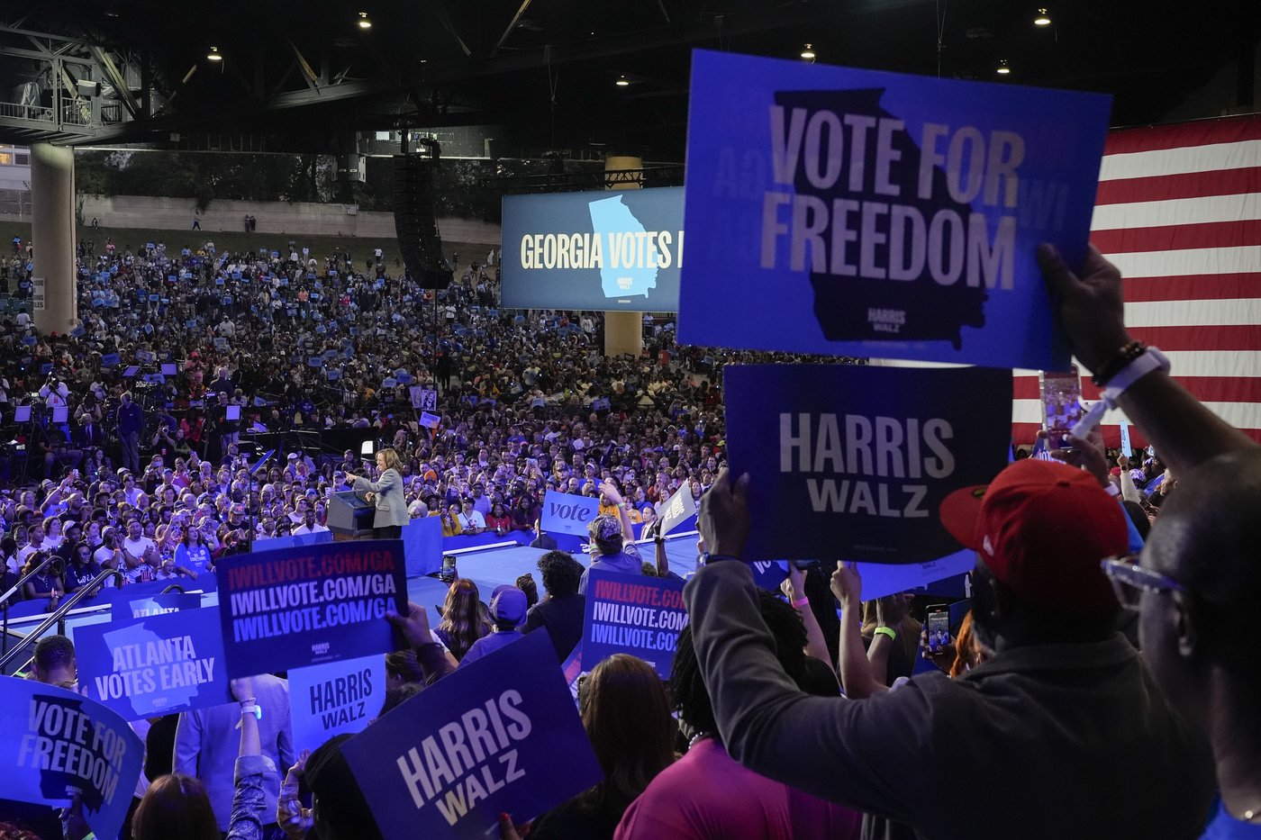 PHOTO COLLECTION: Election 2024 Campaign for President October 19 | iNFOnews.ca