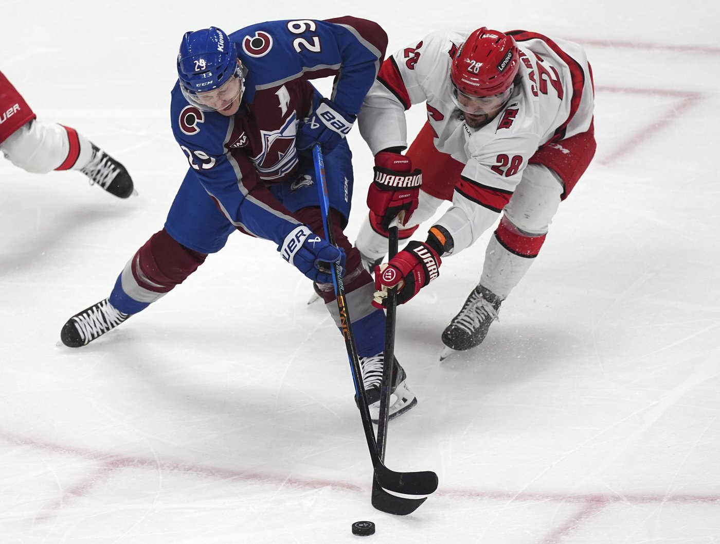 Avalanche score 5 goals in second period and end Hurricanes' 8-game win streak, 6-4 | iNFOnews.ca Avalanche score 5 goals in second period and end Hurricanes' 8-game win streak, 6-4 | iNFOnews.ca
