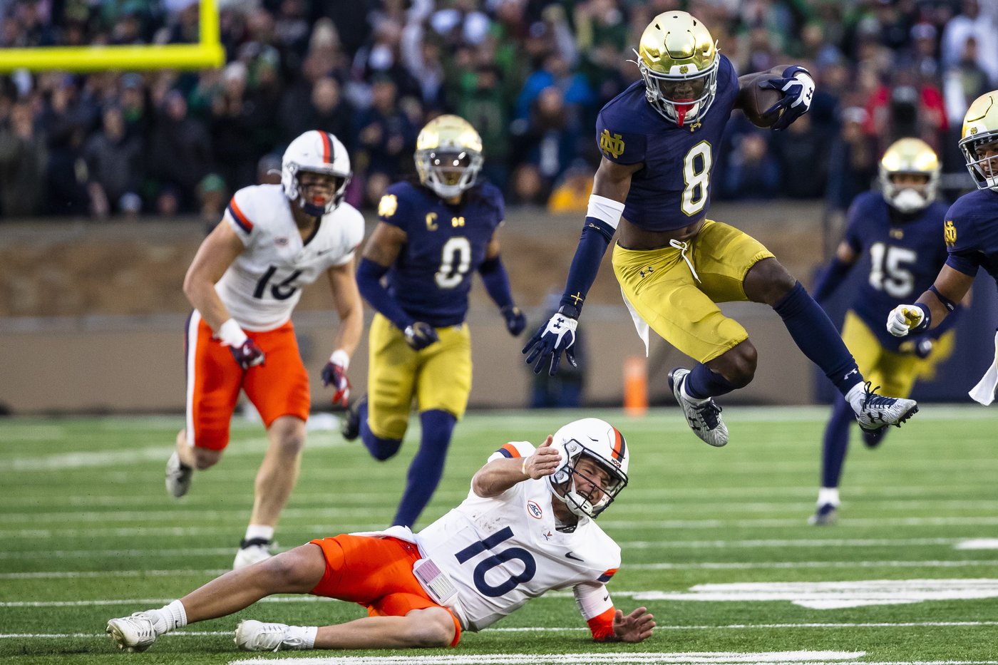 No. 6 Notre Dame chasing playoff spot, No. 18 Army tries to stay unbeaten in Yankee Stadium matchup | iNFOnews.ca