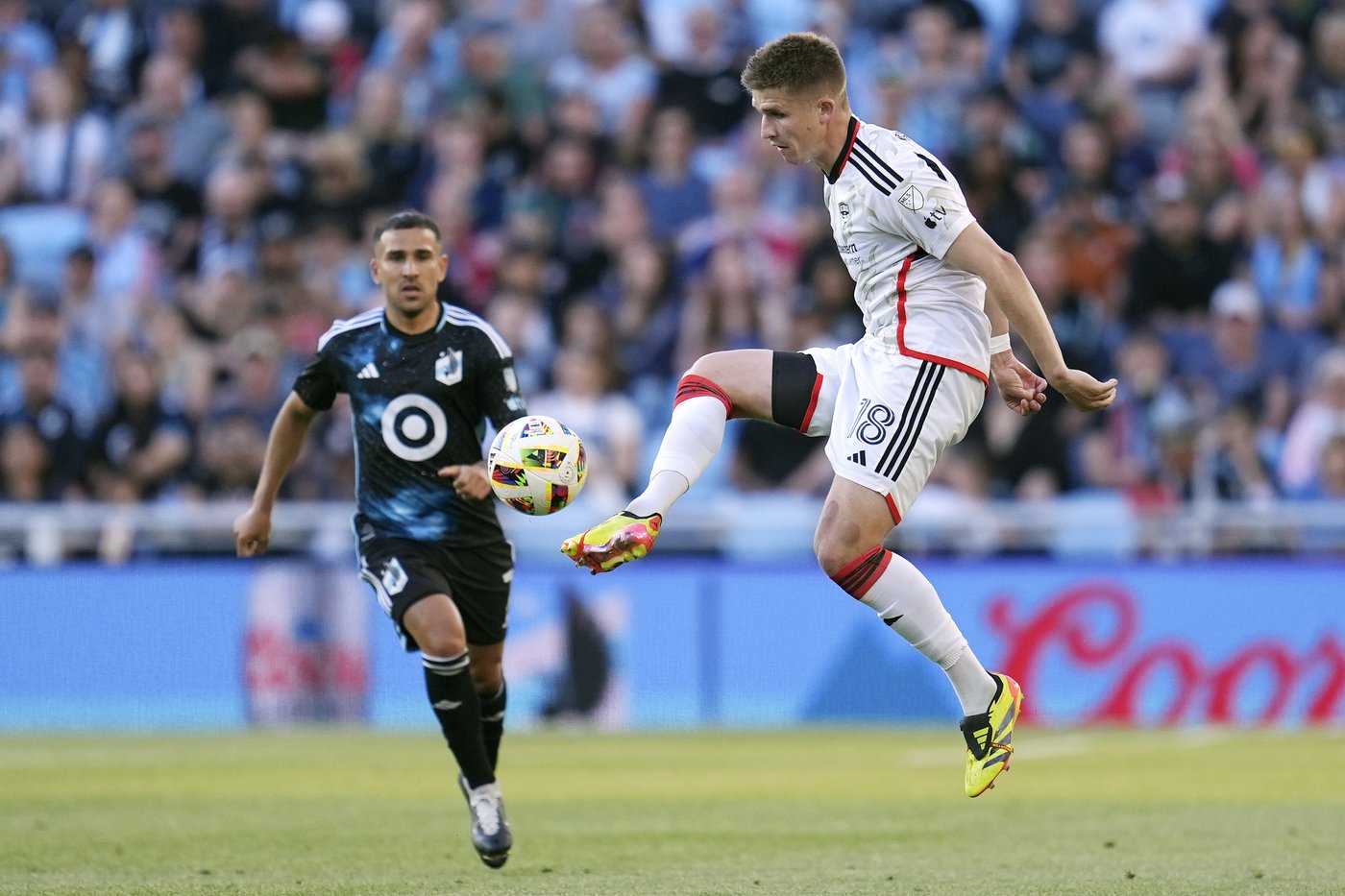 Canadian midfielder Liam Fraser signs with Crawley Town of England's League One | iNFOnews.ca