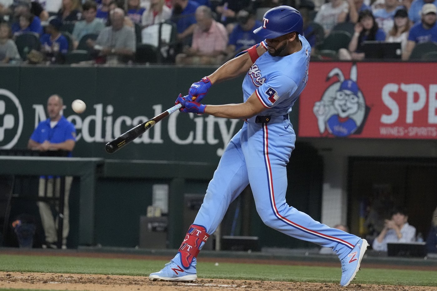 Semien's RBI single gives the Rangers a 6-5 walk-off win over the wild card-chasing Mariners | iNFOnews.ca