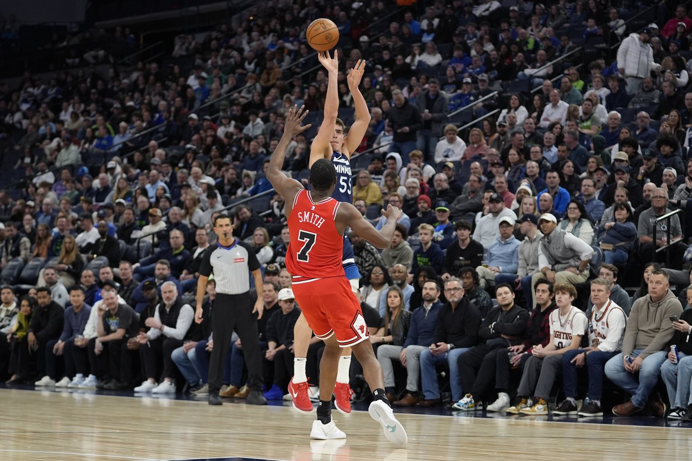 Edwards scores 49 to lead Wolves over short-handed Bulls 127-108 | iNFOnews.ca