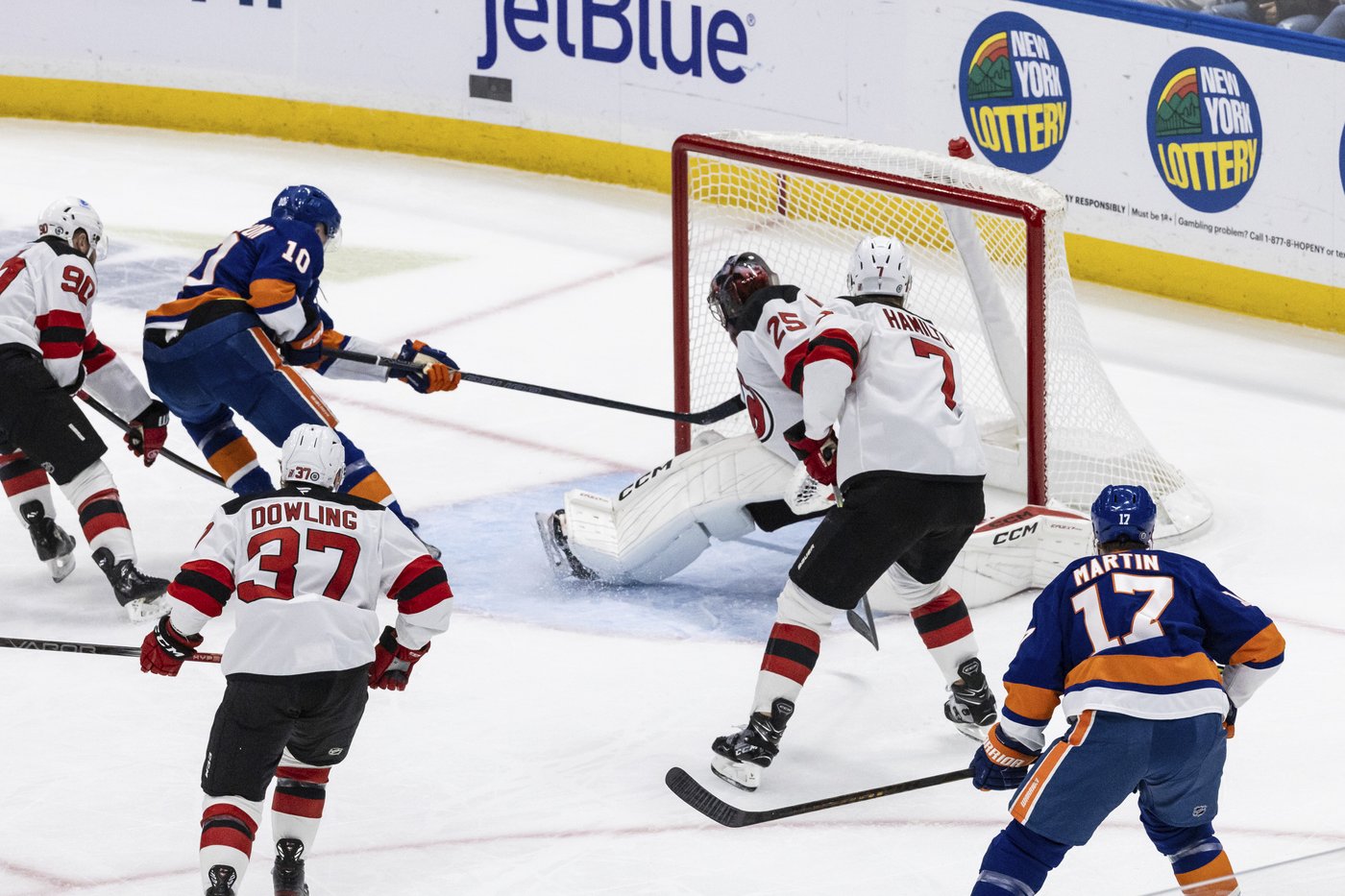 Jack Hughes scores second goal of night in OT as Devils rally to beat Islanders 4-3 | iNFOnews.ca Jack Hughes scores second goal of night in OT as Devils rally to beat Islanders 4-3 | iNFOnews.ca