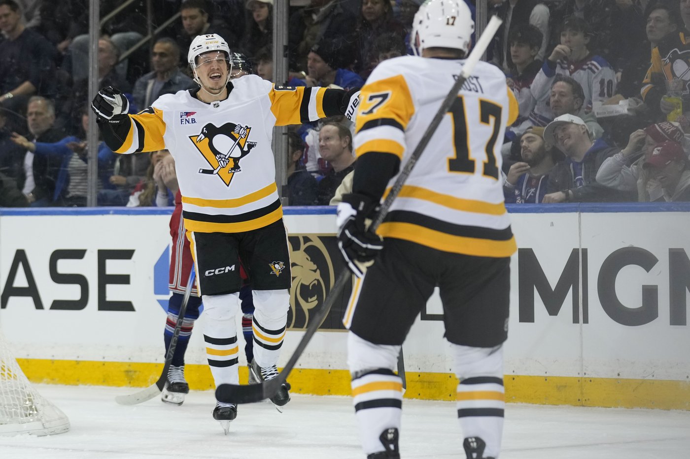 Tomasino scores tiebreaking goal and short-handed Penguins hold on to beat Rangers 3-2 | iNFOnews.ca Tomasino scores tiebreaking goal and short-handed Penguins hold on to beat Rangers 3-2 | iNFOnews.ca
