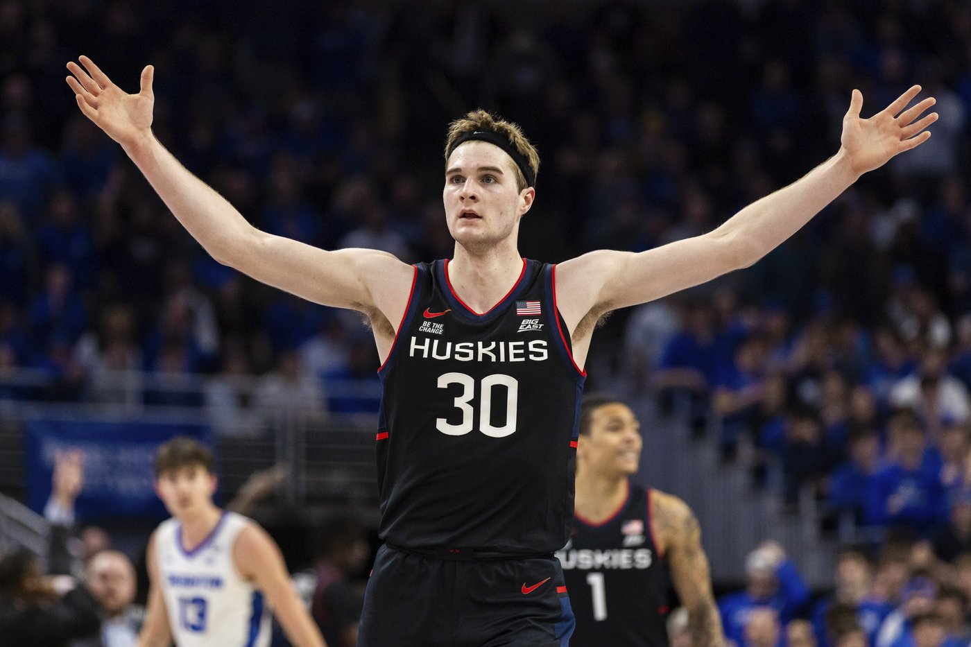UConn's Liam McNeeley draws inspiration for 38-point performance from Creighton fans heckling Hurley | iNFOnews.ca