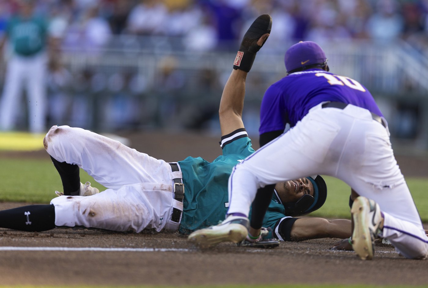 Anderson's 3-hitter against Coastal Carolina in CWS finals opener puts LSU 1 win away from title | iNFOnews.ca