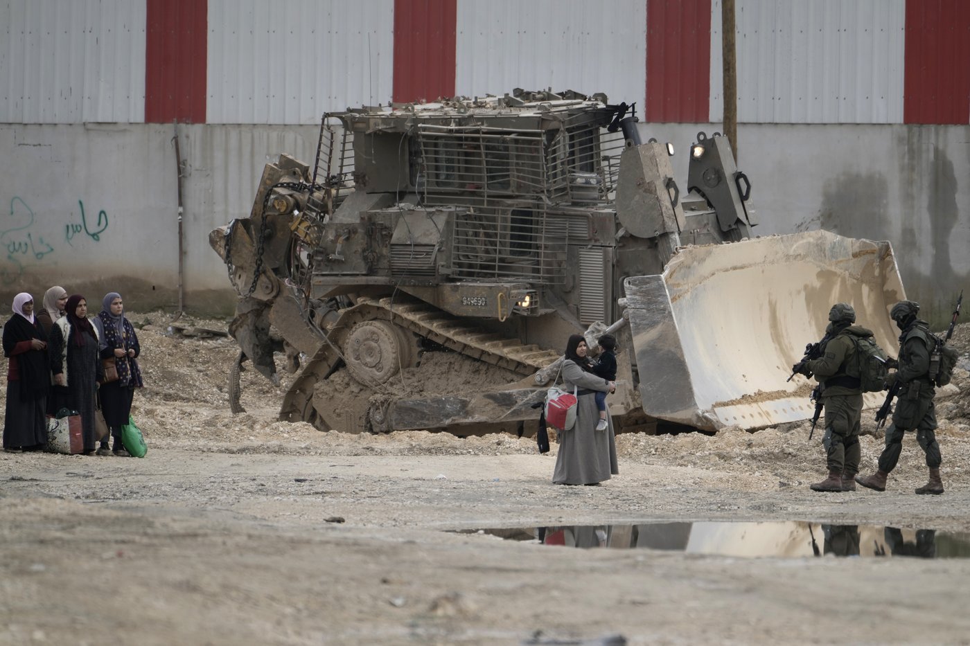 Thousands of Palestinian families flee West Bank homes as Israel confronts militants | iNFOnews.ca Thousands of Palestinian families flee West Bank homes as Israel confronts militants | iNFOnews.ca