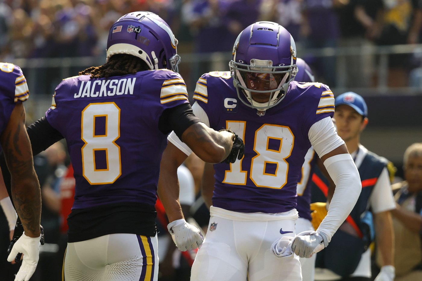 Vikings put their unbeaten record on the line as they visit the NFC North-rival Packers | iNFOnews.ca
