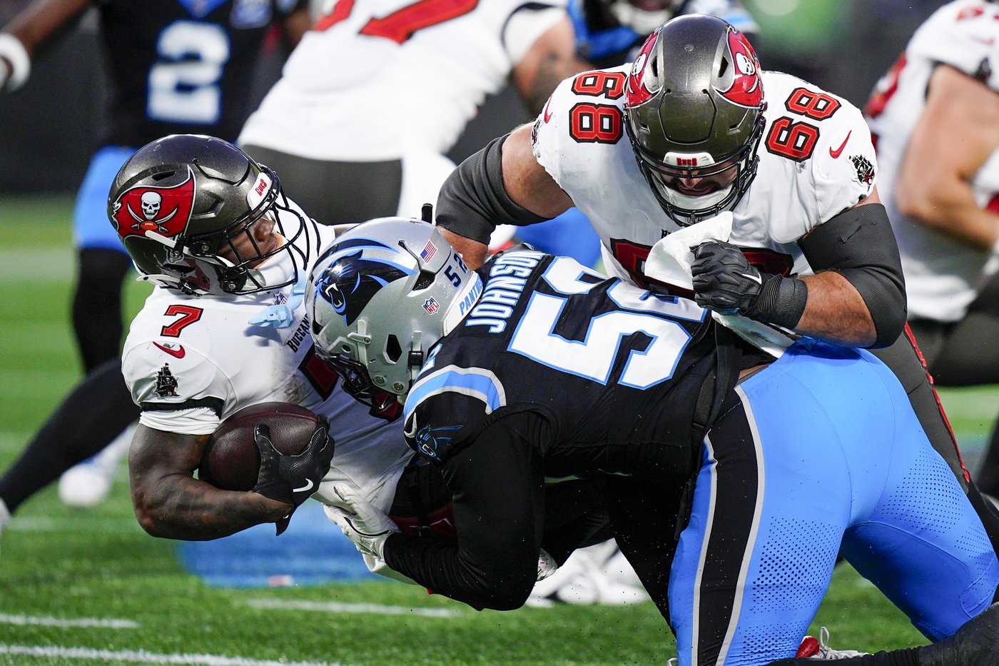 Panthers 2nd-year QB Bryce Young suffers another loss, but continues to show late-game production | iNFOnews.ca Panthers 2nd-year QB Bryce Young suffers another loss, but continues to show late-game production | iNFOnews.ca