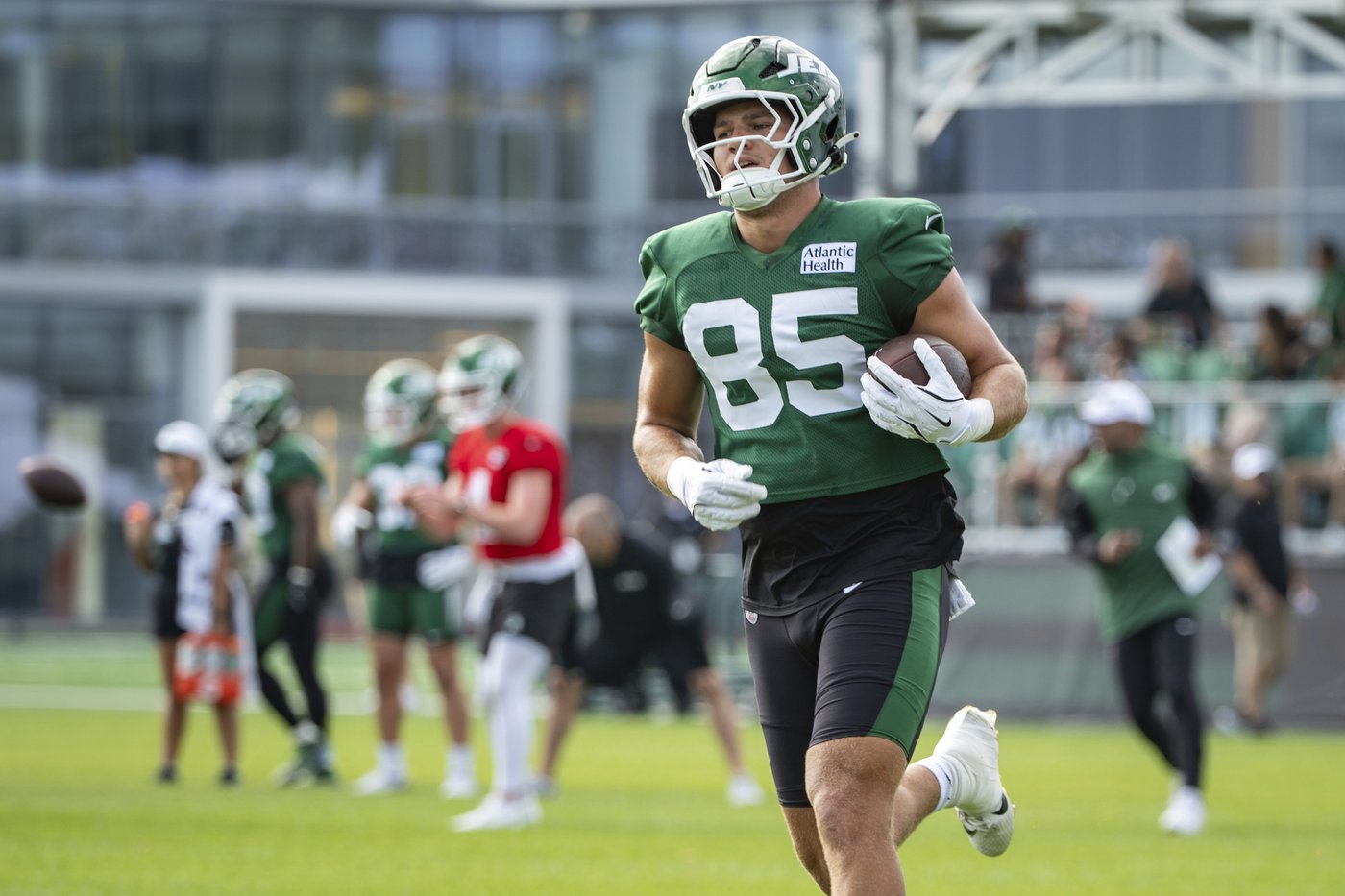 Rookie tight end Mason Taylor, son of Hall of Fame pass rusher, shining at Jets camp | iNFOnews.ca