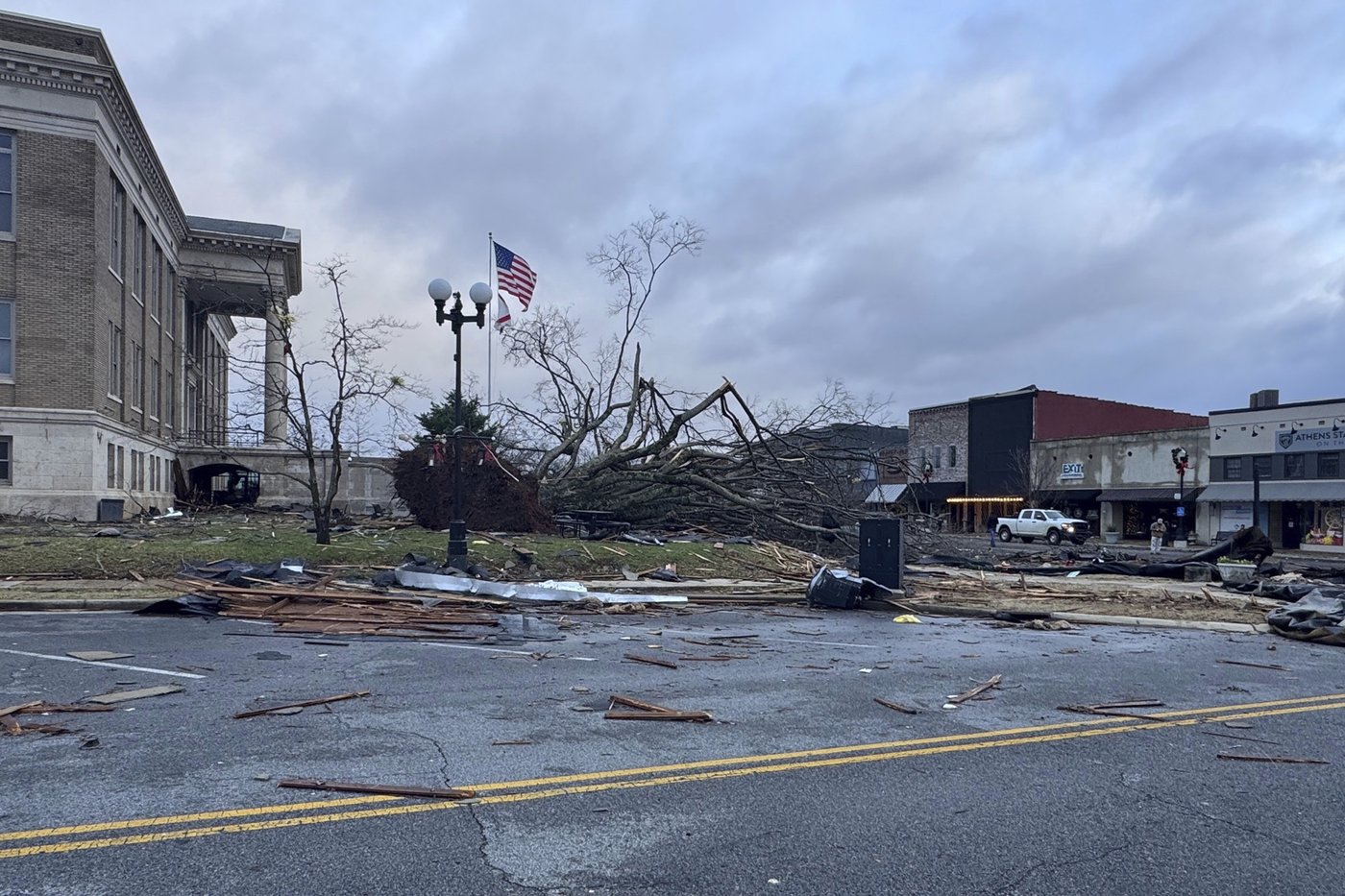 Tornadoes in Texas and Mississippi kill 2 as storm system moves across southern U.S. | iNFOnews.ca Tornadoes in Texas and Mississippi kill 2 as storm system moves across southern U.S. | iNFOnews.ca