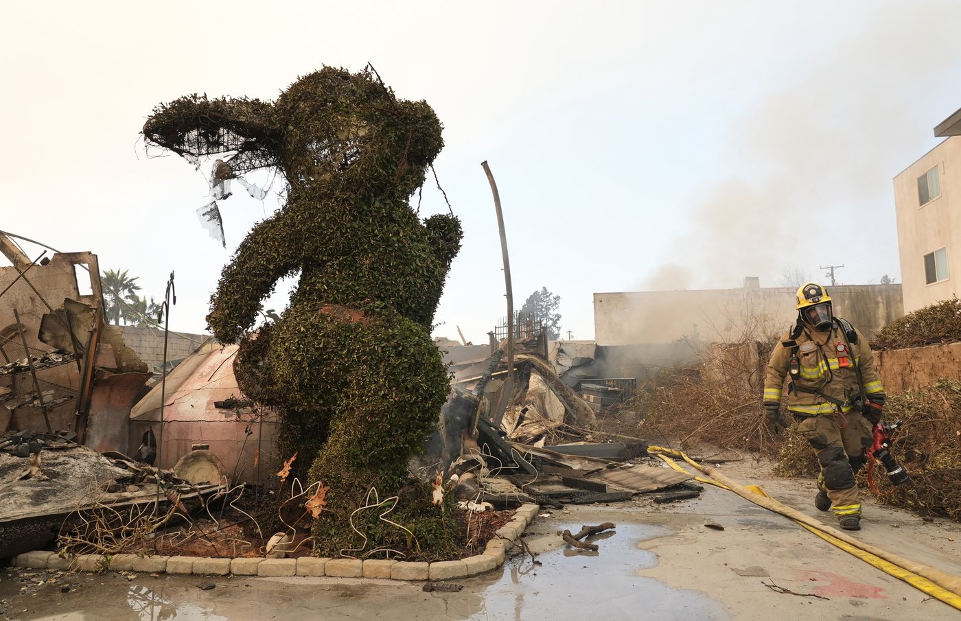 LA fires charred homes into piles of metal and concrete. By recycling them, they're given new life | iNFOnews.ca LA fires charred homes into piles of metal and concrete. By recycling them, they're given new life | iNFOnews.ca