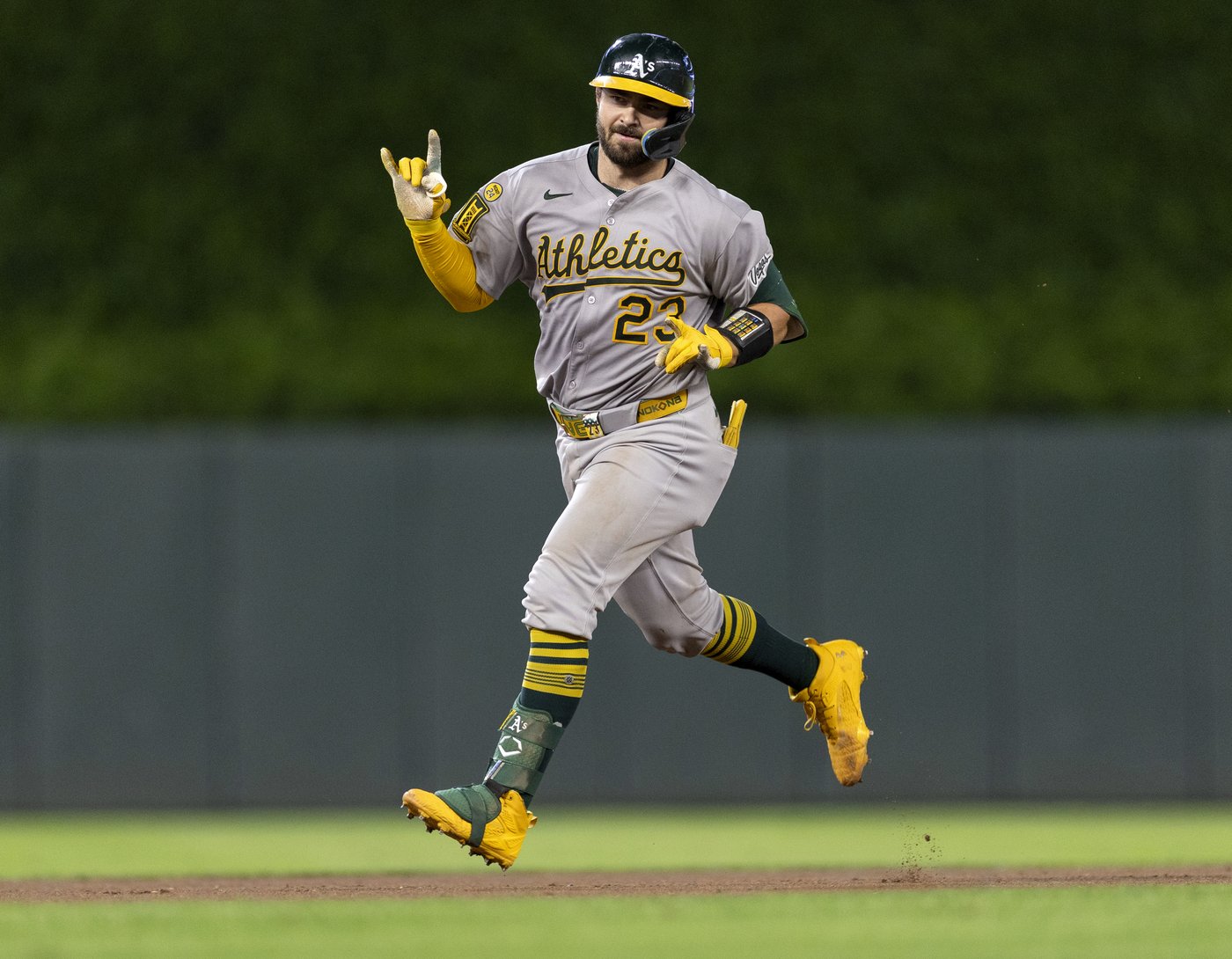 Langeliers hits a 2-run home run in the 10th inning to lift the A's past the Twins, 4-2 | iNFOnews.ca