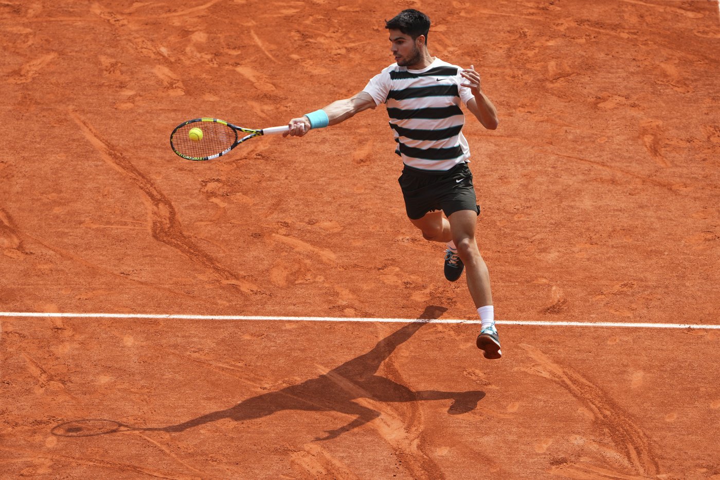 Carlos Alcaraz wins French Open final in five sets after saving 3 match points against Jannik Sinner | iNFOnews.ca Carlos Alcaraz wins French Open final in five sets after saving 3 match points against Jannik Sinner | iNFOnews.ca