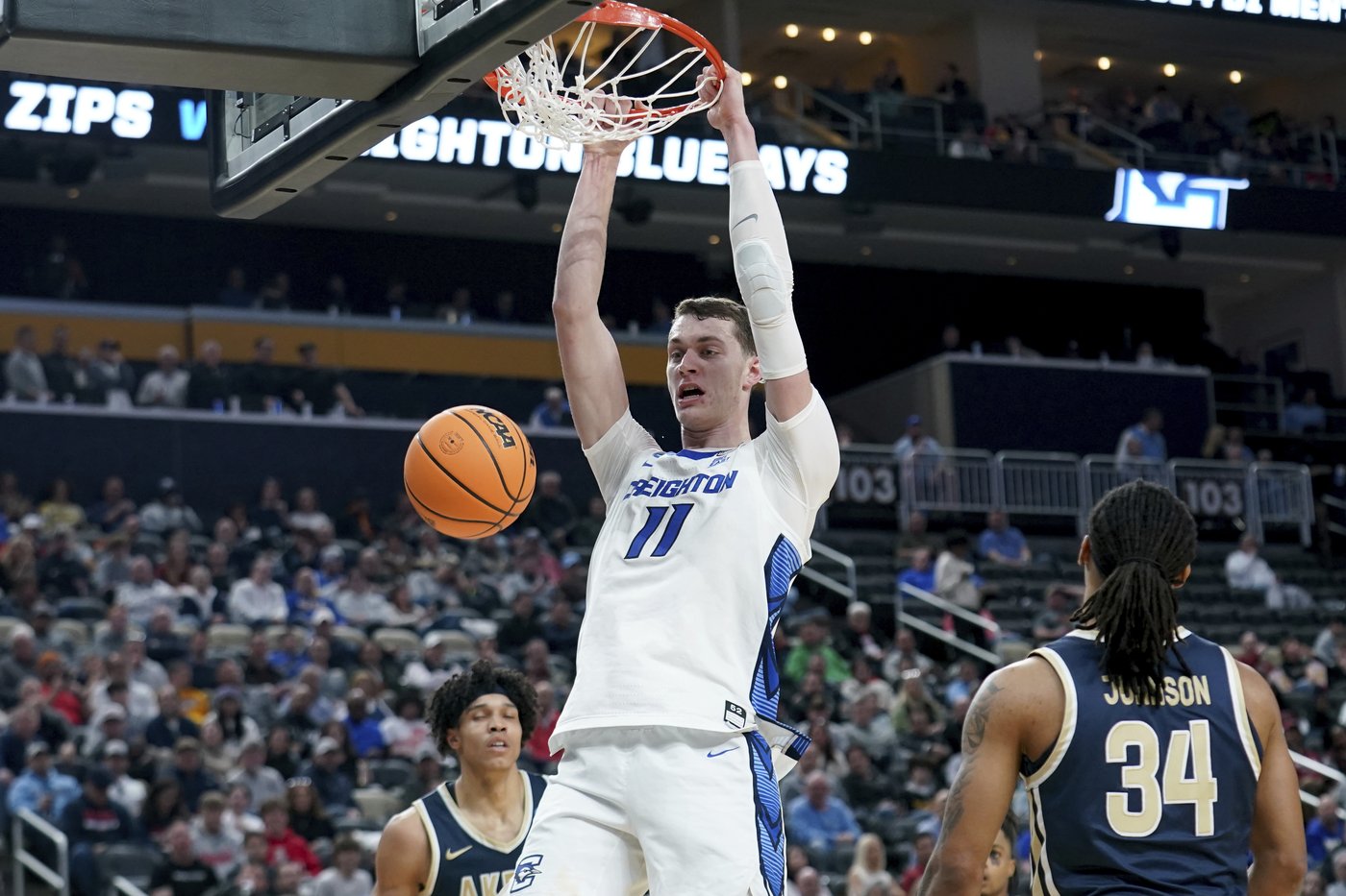 Big East favorite UConn has new look as it chases third straight national championship | iNFOnews.ca