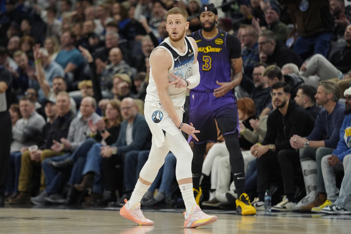 Timberwolves blow out Lakers 109-80 behind Randle, Gobert and tough defense | iNFOnews.ca