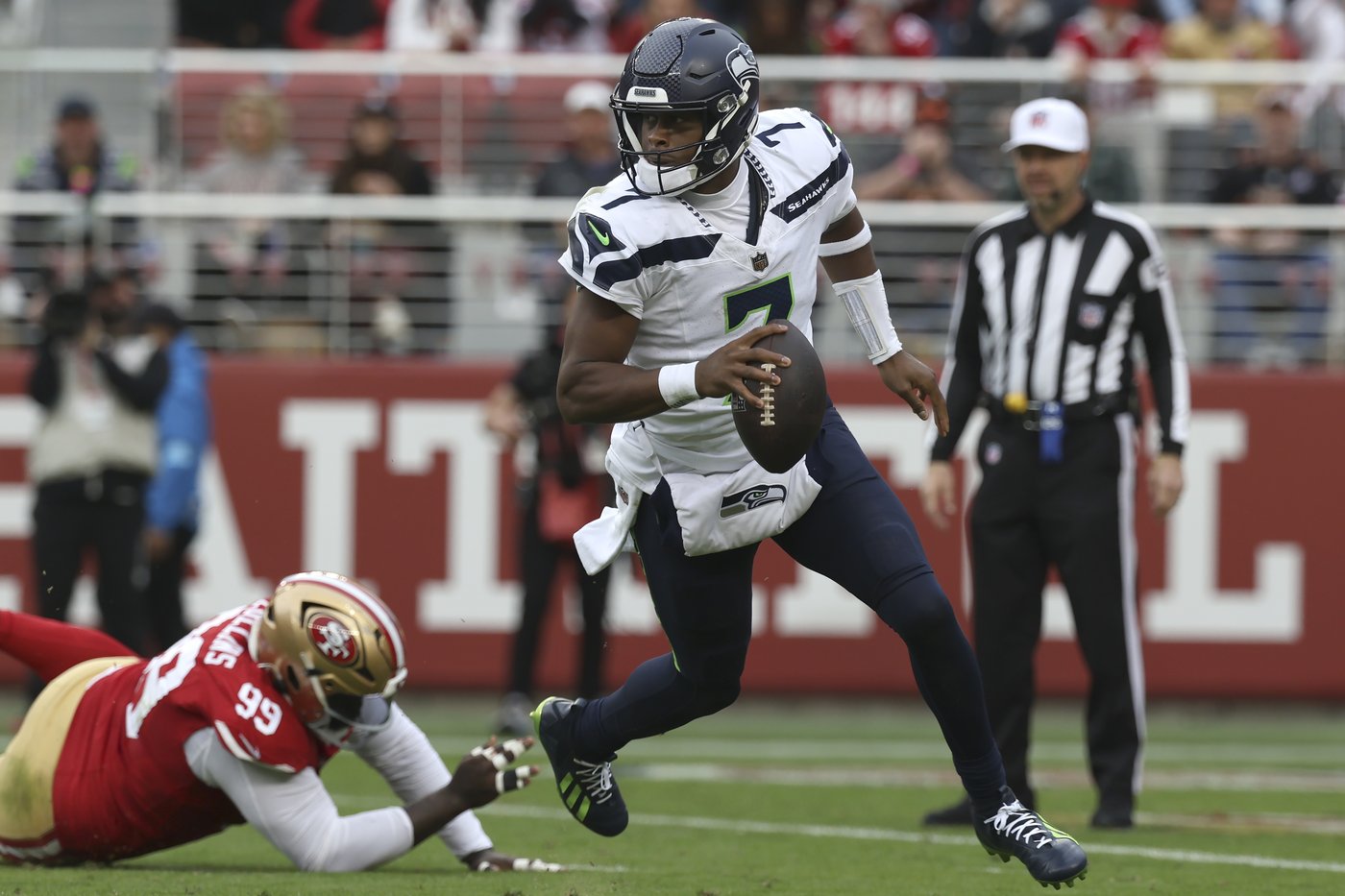 Geno Smith's late TD run leads the Seahawks past the 49ers 20-17 | iNFOnews.ca Geno Smith's late TD run leads the Seahawks past the 49ers 20-17 | iNFOnews.ca