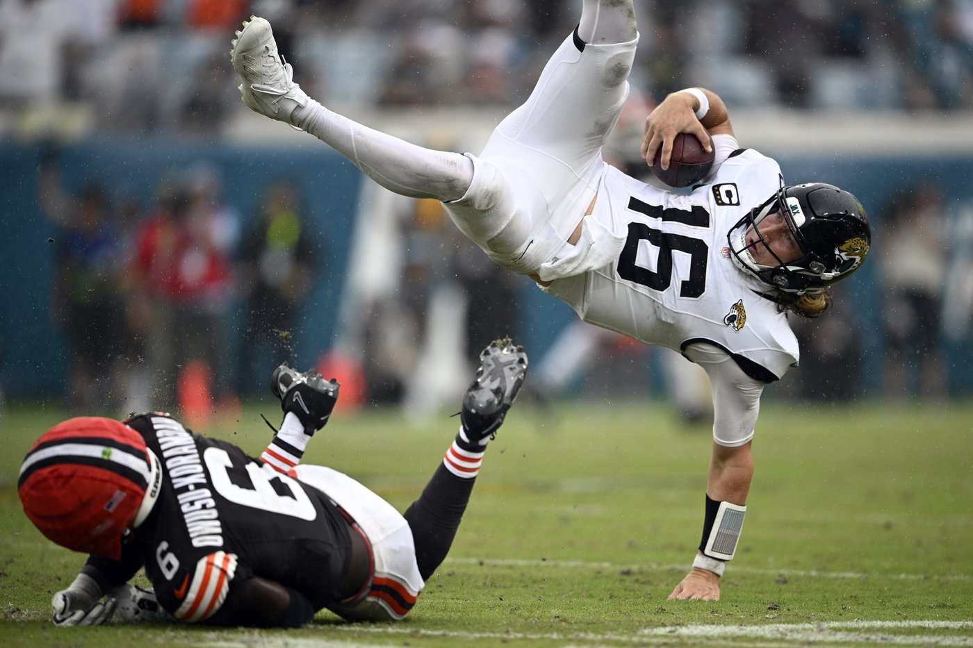 Browns LB Owusu-Koramoah among few NFL players wearing protective guardian cap over helmet in games | iNFOnews.ca Browns LB Owusu-Koramoah among few NFL players wearing protective guardian cap over helmet in games | iNFOnews.ca