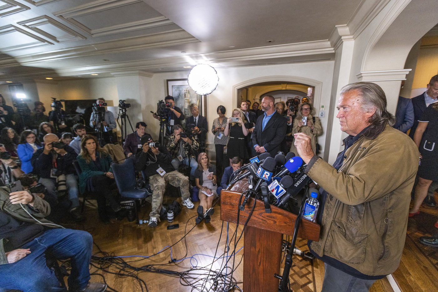 Steve Bannon spends his first day out of prison on the airwaves stumping for Trump | iNFOnews.ca