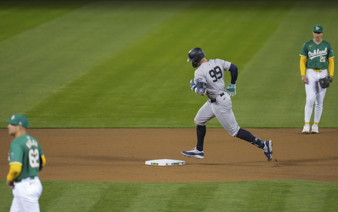 Judge hits major league-leading 54th homer, Stanton, Volpe also connect as Yankees pound A's 10-0 | iNFOnews.ca Judge hits major league-leading 54th homer, Stanton, Volpe also connect as Yankees pound A's 10-0 | iNFOnews.ca