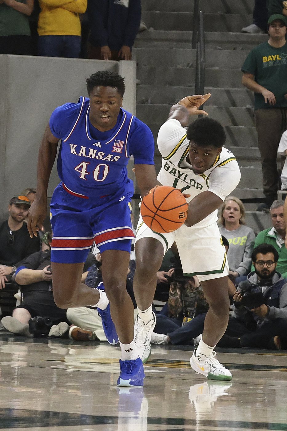 Baylor erases 21-point deficit against No. 11 Kansas, cruises late in 81-70 win | iNFOnews.ca
