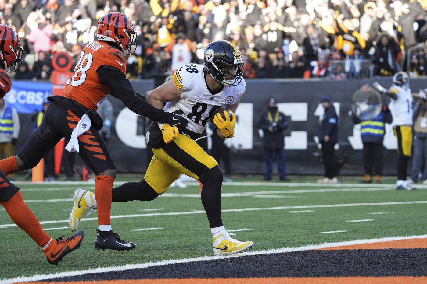 Russell Wilson throws for a season-high 414 yards and 3 TDs as the Steelers top the Bengals 44-38 | iNFOnews.ca Russell Wilson throws for a season-high 414 yards and 3 TDs as the Steelers top the Bengals 44-38 | iNFOnews.ca