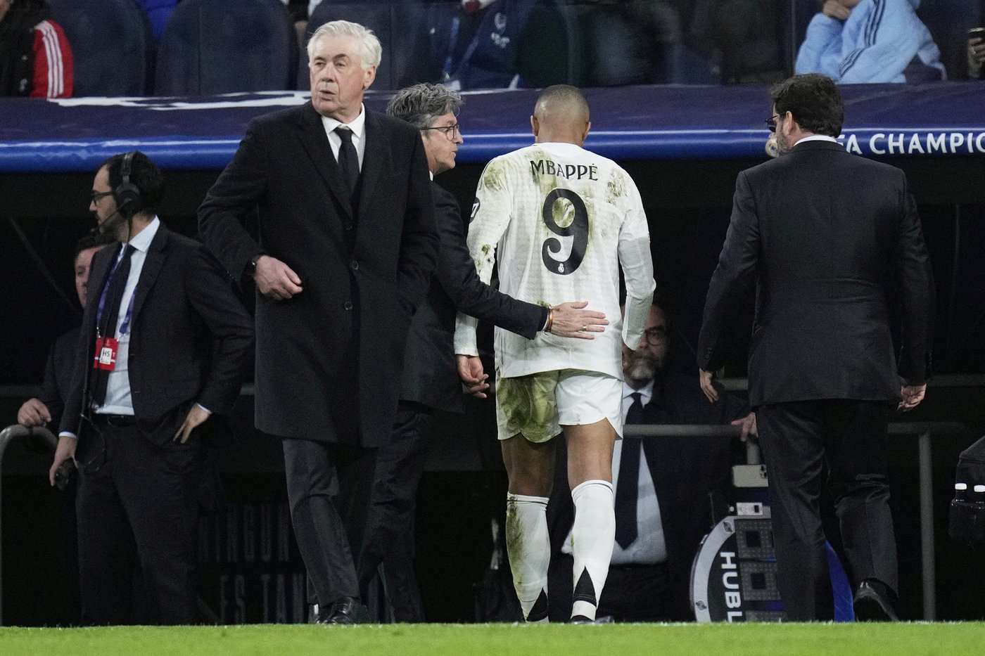 Injured Mbappé jeered in Real Madrid's quarterfinal exit in the Champions League | iNFOnews.ca
